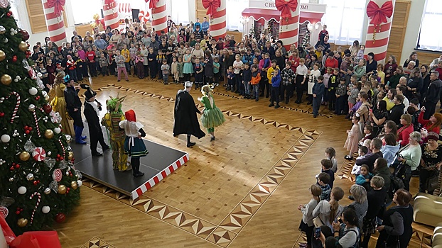 Театр «Лицедеи» показал спектакли для семей мобилизованных в Кузбассе