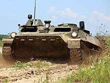 Механики-водители общевойсковой армии ВВО в Приморском крае совершенствуют навыки вождения боевых машин в ночных условиях