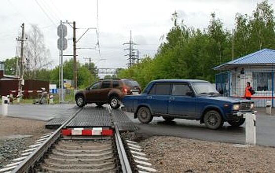 Нижегородским водителям напомнили о правилах безопасности движения на железнодорожных переездах (ФОТО)