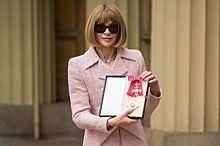 Елизавета II наградила главного редактора Vogue Анну Винтур почетным орденом