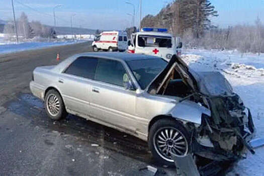 В Иркутской области Toyota врезалась в скорую помощь, пострадали три человека