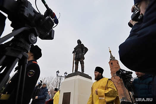 Новый курганский памятник оказался копией. Его открыли православный олигарх и губернатор