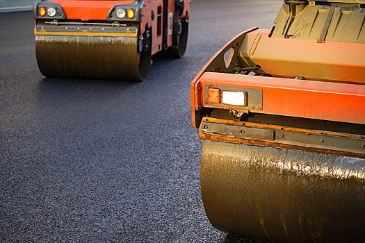 Более 420 тысяч квадратных метров асфальта отремонтировали столичные дорожники в Луганске и Донецке