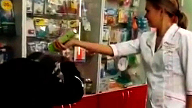 Сотрудницы аптеки в Алтайском крае издевались над пожилым клиентом: видео