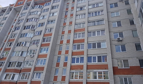 СКР: В Воронеже мальчик забрался на подоконник и выпал из окна 14 этажа