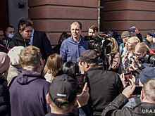 Глава «Нейвы» связал закрытие банка с санкциями США. И объяснил, что ждет вкладчиков