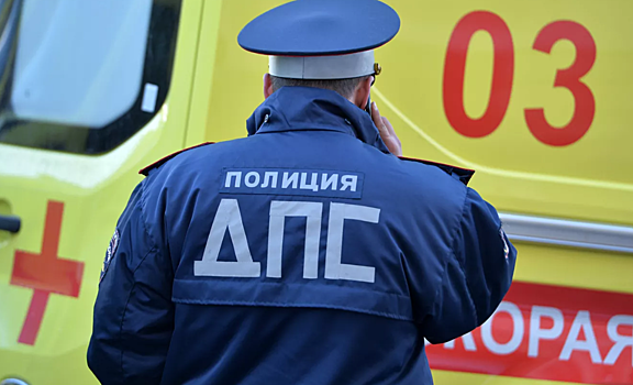 Установлена личность водителя смявшего такси в Москве грузовика