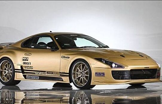 На аукционе Токийского автосалона выставят «золотистую» Toyota Supra от тюнигового дома Top Secret