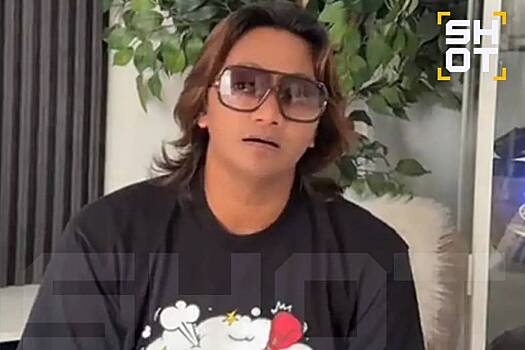 Блогер в прямом эфире заявил туристке, что хочет «оседлать ее сзади»