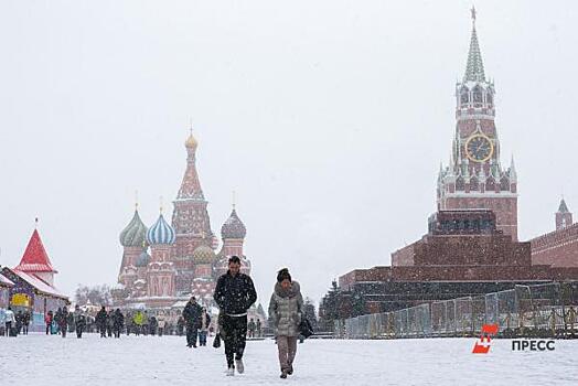 В Москве за 900 миллионов продается пятиэтажная квартира с видом на Кремль