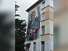 Фасад сочинской школы украсил новый мурал