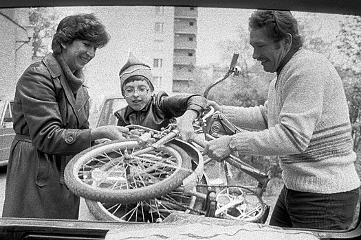 Москвичи массово вспомнили свои первые велосипеды