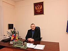 Бывший депутат напал на мэра с деревянной ложкой