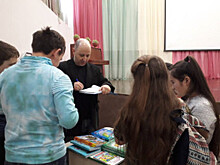 Встречу с писателем Валентином Постниковым организовали в местной читальне