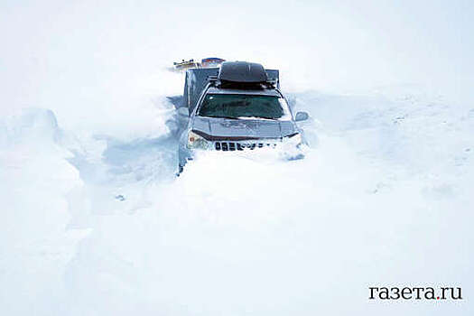 Автоэксперт назвал главную ошибку водителей, застревающих в снегу