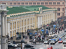 Автомобиль сбил пешеходов в центре Петербурга