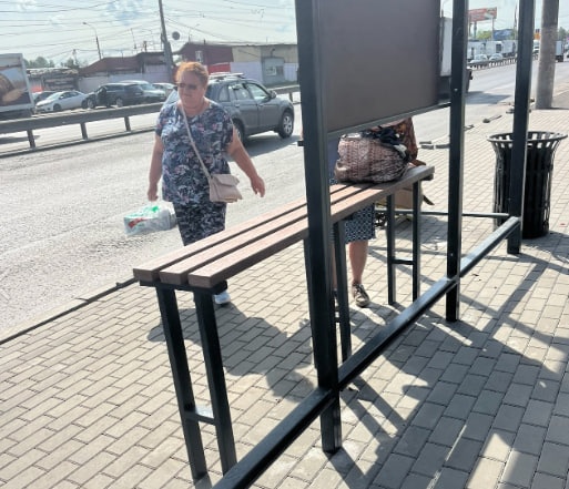Власти извинились перед нижегородцами за «барную стойку» на остановке