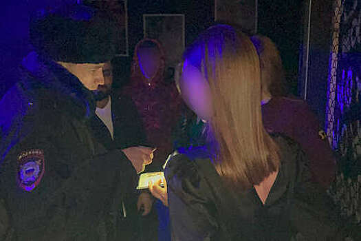 В Екатеринбурге полиция задержала шестерых школьников, выпивавших в баре