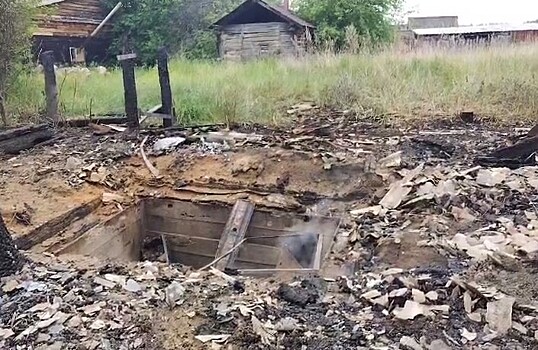 Под Свободным многодетной семье, у которой сгорел дом, предоставили жильё
