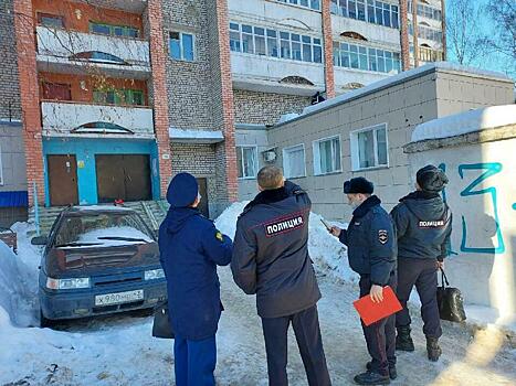 В Кирове 6-летняя девочка получила травмы после падения снега с крыши дома