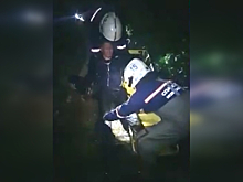 Новосибирец сорвался с моста в реку и переломал ноги