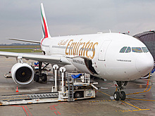 Пассажир подал в суд на Emirates из-за толстого попутчика
