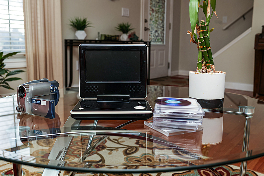 Портативные DVD-плееры были популярны во время поездок. Особенно устройство полюбилось семьям с детьми. С появлением планшетных компьютеров девайс быстро потерял актуальность.