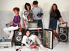 Драйв 80-х, любовницы Лимонова и соколы Сталина: лучшие книги лета