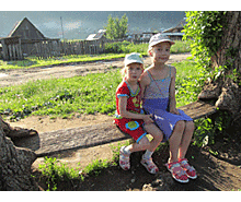 В Кусе нашли скамейку, вросшую в тополя