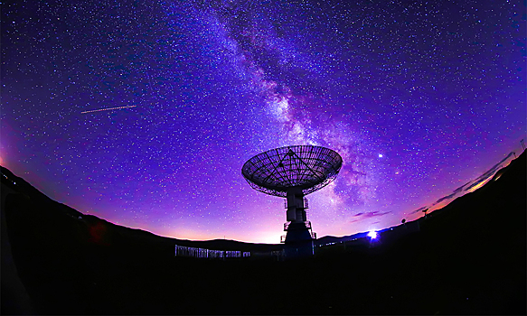 Астрономы поймали радиосигнал из рекордно далекой галактики