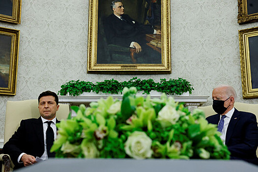 На Украине назвали "фатальную" ошибку Зеленского в Вашингтоне