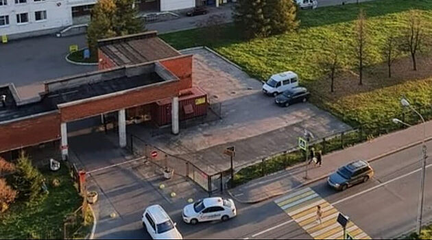 Очевидцев испугала очередь скорых около петербургской детской больницы