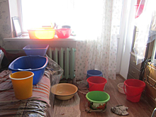 Ужасы курского общежития: жильцы показали дырявую крышу, мертвых голубей на чердаке и нечистоты в подъезде