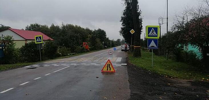 В Гусевском районе авто врезалось в дерево, уходя от столкновения с грузовиком