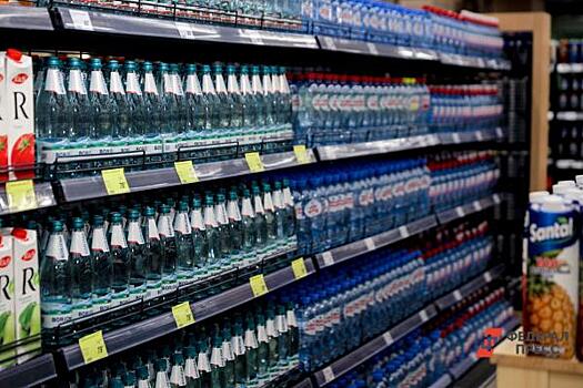 Россиянам объяснили, в чем опасность воды в бутылках
