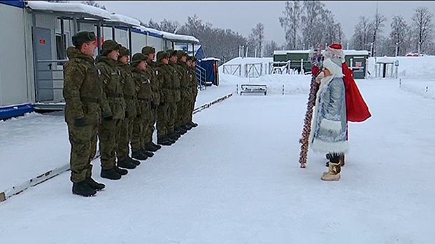 Дед Мороз поздравил военнослужащих ПВО Москвы с Новым годом