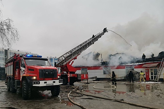 В Сургуте четыре человека пострадали при пожаре в магазине