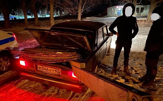 В Рязанской области трое юношей украли из гаража металлические изделия