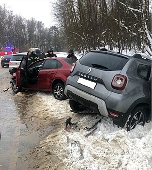 Три человека получили травмы в ДТП на встречке