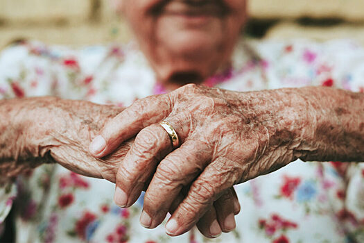 Врач рассказал, кто чаще заболевает болезнью Альцгеймера, — мужчины или женщины