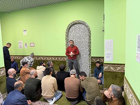 В районах ЗАО прошли встречи в формате бесед и семинаров для приезжей молодёжи из числа мигрантов на базе спортивных организаций, исламских культурных центров, заведений отрасли общественного питания, ВУЗов ЗАО и других организаций