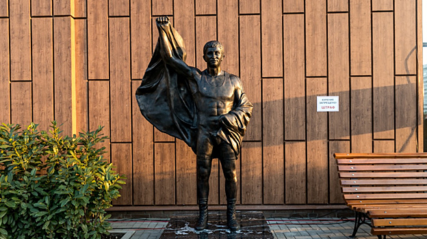 Памятник известному борцу Бесику Кудухову открыли в Краснодаре