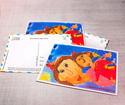 Чтобы купить детскому приюту автобус, челябинец продает нарисованные школьниками открытки к 8 марта