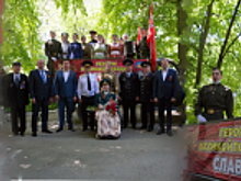 В Краснодаре полицейские организовали для ветерана Великой Отечественной войны персональный концерт у дома