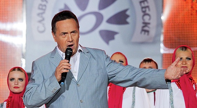 Море цветов, очередь и слезы… В Москве прощаются с Ренатом Ибрагимовым