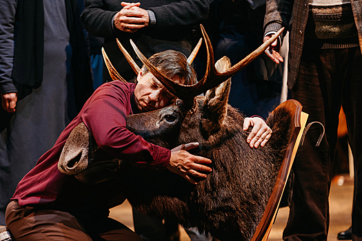 Антон Федоров поставил «Утиную охоту» с героями советской Атлантиды