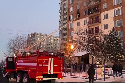 При тушении пожара в многоэтажке во Владикавказе спасли 101-летнюю женщину