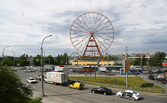 Колесо обозрения на набережной не успели достроить ко Дню города