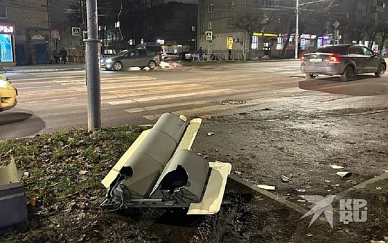 В центре Рязани троллейбус снес светофор