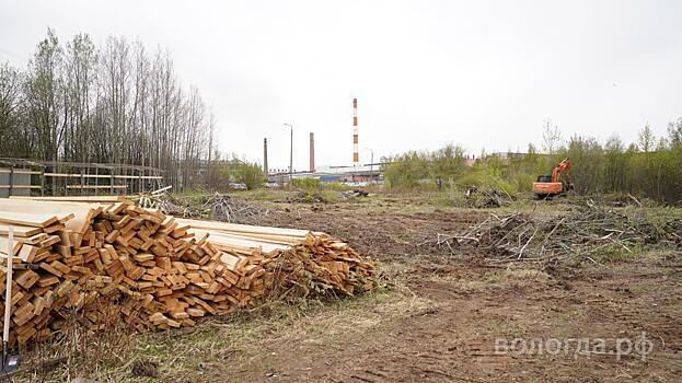 Подготовительные работы начались на месте строительства крытого футбольного манежа в Вологде